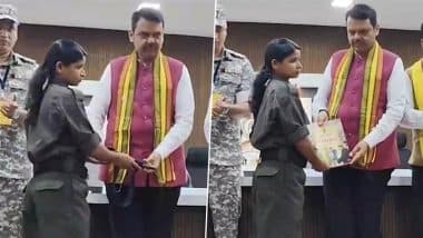 VIDEO: महाराष्ट्र के गढ़चिरोली में 13 नक्सलियों ने किया सरेंडर, CM फडणवीस को सौंपी AK-47 राइफलें; 'जल-जंगल-जमीन' के अधिकारों का मिला भरोसा VIDEO: महाराष्ट्र के गढ़चिरोली में 13 नक्सलियों ने किया सरेंडर, CM फडणवीस को सौंपी AK-47 राइफलें; 'जल-जंगल-जमीन' के अधिकारों का मिला भरोसा
