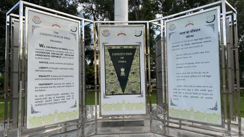 क्या भारत के संविधान से ‘समाजवादी’ और ‘धर्मनिरपेक्ष’ शब्द हटाए जा सकते हैं?