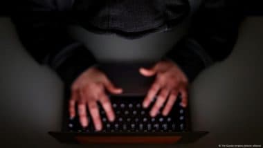 ब्रिटेन: 'ग्रूमिंग गैंग्स' के एक मामले में 7 पुरुष दोषी करार ब्रिटेन: 'ग्रूमिंग गैंग्स' के एक मामले में 7 पुरुष दोषी करार