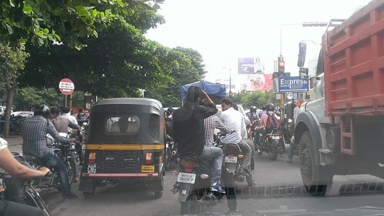 Thane Traffic Update: ठाणे के घोड़बंदर रोड पर डिवाइडर से टकराई गाड़ी और दो ट्रकों की टक्कर से भारी ट्रैफिक जाम, सड़कों पर लगीं लंबी वाहनों की कतारें