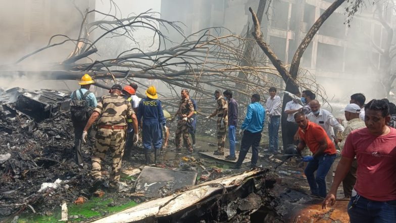 Ahmedabad Plane Crash: अहमदाबाद विमान हादसे में आगरा के नीरज लवानिया और पत्नी की मौत, भाई को फोन कर कहा था '12 घंटे बाद करेंगे बात'