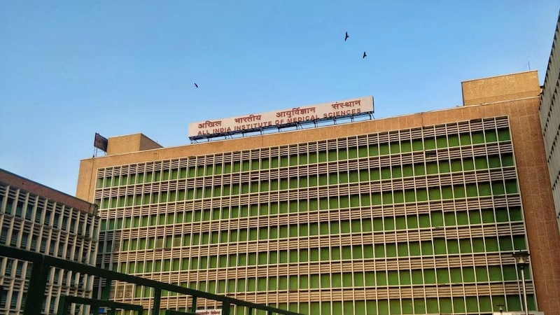 केंद्रीय स्वास्थ्य मंत्रालय का बड़ा फैसला, अब AIIMS के डॉक्टर पर्चे पर दवा का नाम इंग्लिश नहीं, हिंदी में लिखेंगे, निर्देश जारी