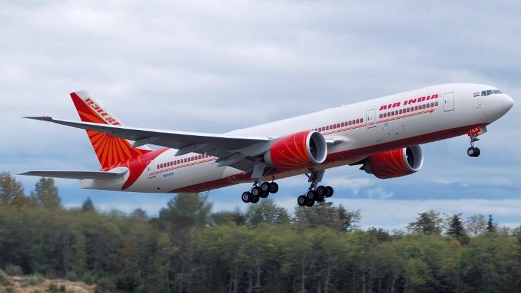 मुंबई से लंदन जाने वाली एअर इंडिया फ्लाइट की उड़ान में कई घंटे की देरी, यात्री परेशान