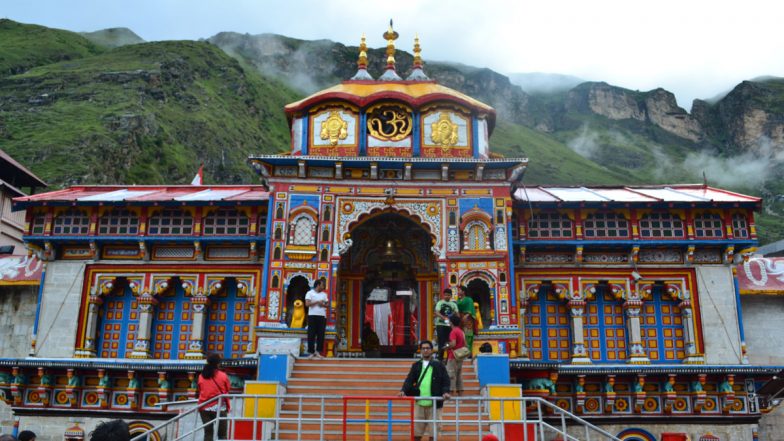 Chardham Yatra: उत्तराखंड में भारी बारिश से बिगड़े हालात, श्रद्धालुओं की सुरक्षा को लेकर चारधाम यात्रा एक दिन के लिए स्थगित