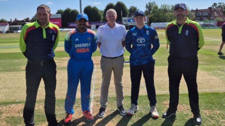 IND U-19 vs ENG U-19 2nd ODI Free Live Toss & Scorecard: इंग्लैंड अंडर19 क्रिकेट टीम ने जीता टॉस, भारत को दिया पहले बल्लेबाजी का न्योता, यहां देखें प्लेइंग इलेवन और लाइव स्कोरकार्ड