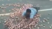 VIDEO: प्याज की कीमत सिर्फ ₹200 प्रति क्विंटल, लागत भी नहीं निकल पाई; कर्नाटक के किसान ने सड़क पर फेंका माल!