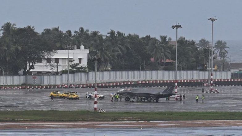 F-35B Landing in India: ब्रिटेन के सैन्य विमान F-35 की केरल में इमरजेंसी लैंडिंग, तकनीकी खराबी के बाद लिया गया फैसला; लोगों ने जताई हैरानी