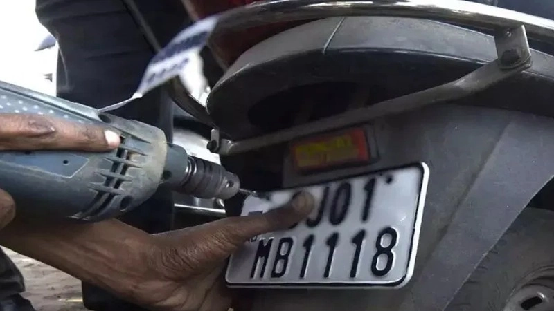 अपनी गाड़ी में इस तारीख से पहले लगवा ले एचएसआरपी नंबर प्लेट.