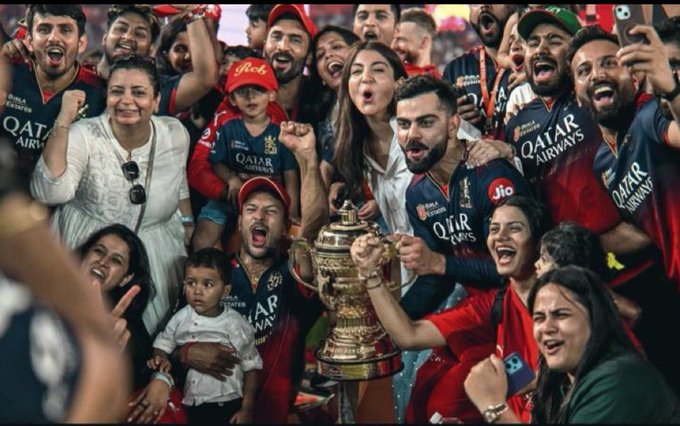 Karnataka Celebrates RCB’s Maiden IPL Title: आईपीएल ट्रॉफी 2025 के साथ आरसीबी ने रचा इतिहास, फैंस ने जीत का किया जोरदार स्वागत!
