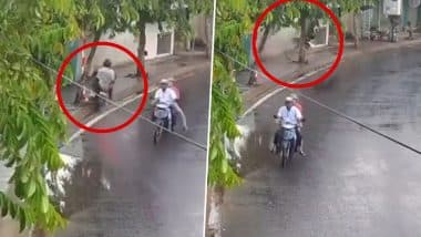 Caught on CCTV: वियतनाम में MBBS की पढ़ाई कर रहे 21 वर्षीय तेलंगाना छात्र की तेज रफ्तार बाइक हादसे में मौत Caught on CCTV: वियतनाम में MBBS की पढ़ाई कर रहे 21 वर्षीय तेलंगाना छात्र की तेज रफ्तार बाइक हादसे में मौत