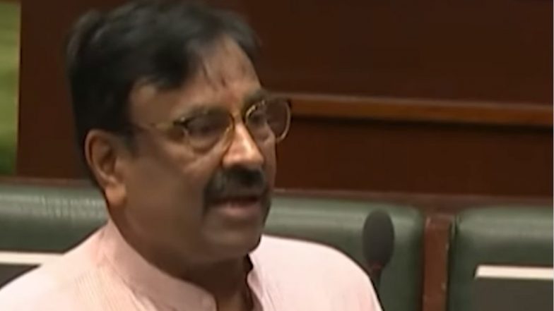 VIDEO: '1 घंटे के लिए OYO में रूम रेंट पर मिलते है, किसलिए... बीजेपी विधायक सुधीर मुनगंटीवार ने विधानसभा में उठाया सवाल