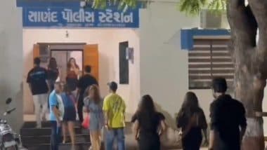 Gujarat Liquor Party Raid: साणंद पुलिस स्टेशन से लड़की ने चोरी से भागने की कोशिश की, पुलिस ने रोका- वीडियो वायरल Gujarat Liquor Party Raid: साणंद पुलिस स्टेशन से लड़की ने चोरी से भागने की कोशिश की, पुलिस ने रोका- वीडियो वायरल