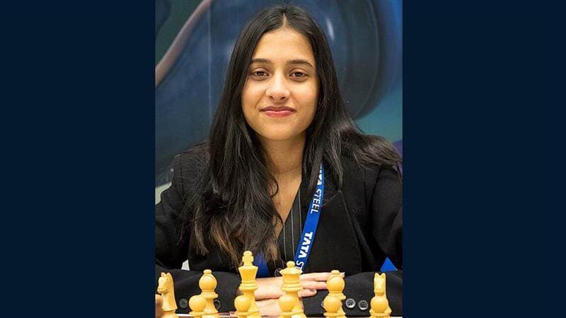 Who Is Divya Deshmukh? कौन हैं दिव्या देशमुख? जानिए भारत की 88वीं ग्रैंडमास्टर के बारे में सबकुछ, जिन्होंने 2025 में 19 वर्ष की उम्र में जीता FIDE महिला शतरंज वर्ल्ड कप Who Is Divya Deshmukh? कौन हैं दिव्या देशमुख? जानिए भारत की 88वीं ग्रैंडमास्टर के बारे में सबकुछ, जिन्होंने 2025 में 19 वर्ष की उम्र में जीता FIDE महिला शतरंज वर्ल्ड कप