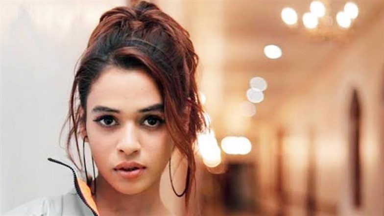 Shalmali Kholgade का नया म्यूजिक वीडियो 'वे यू मूव' रिलीज, अनकहे जज्बातों को बयान करता है गाना