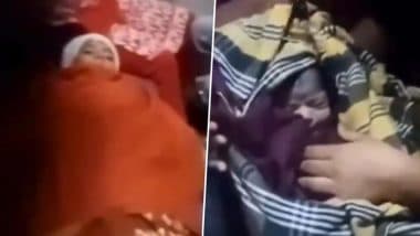 Baby Delivered on Train! ट्रेन में लेडिज यात्रियों की मदद से महिला ने दिया बच्चे को जन्म, देखें दिल को छू लेने वाला वीडियो