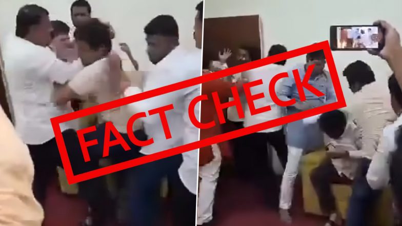 Fact Check: नेताओं के सामने सोफे पर बैठ गया दलित! गुस्साएं समाजवादी पार्टी के कार्यकर्ताओं ने की जमकर पिटाई, जानें सोशल मीडिया पर वायरल हो रहे इस VIDEO की सच्चाई