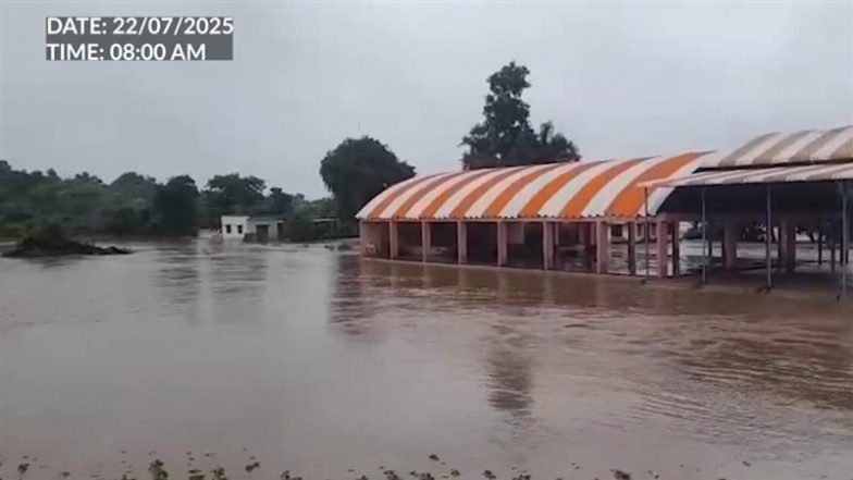 VIDEO: महाराष्ट्र में बारिश का कहर! हिंगोली में बादल फटने से आई बाढ़, महादेव मंदिर में घुसा पानी