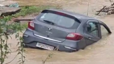 Shahdol: शहडोल में उफनते नाले में बही कार, लोगों ने गाड़ी में सवार 4 लोगों की जान बचाई, घटना का वीडियो आया सामने;VIDEO Shahdol: शहडोल में उफनते नाले में बही कार, लोगों ने गाड़ी में सवार 4 लोगों की जान बचाई, घटना का वीडियो आया सामने;VIDEO