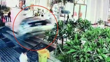 Hapur Car Accident: हापुड़ में तेज रफ्तार कार का कहर! सीढ़ियों से उछलकर सीधे होटल में जा घुसी, 4 लोगों को कुचला, 1 की हुई मौत;VIDEO Hapur Car Accident: हापुड़ में तेज रफ्तार कार का कहर! सीढ़ियों से उछलकर सीधे होटल में जा घुसी, 4 लोगों को कुचला, 1 की हुई मौत;VIDEO