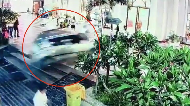 Hapur Car Accident: हापुड़ में तेज रफ्तार कार का कहर! सीढ़ियों से उछलकर सीधे होटल में जा घुसी, 4 लोगों को कुचला, 1 की हुई मौत;VIDEO