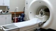US Shocker: 61 साल के बुजुर्ग की MRI मशीन में फंसकर मौत, सोने की चेन पहनकर घुसे थे स्कैन रूम में; शक्तिशाली चुंबकीय बल ने ले ली जान