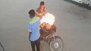 Bike Caught Fire: पेट्रोल पंप पर बाइक में तेल भरवा रहा था युवक, अचानक टंकी में लगी आग, तेलंगाना के सिद्दिपेट जिले का वीडियो आया सामने;VIDEO