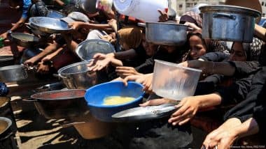 गाजा में भुखमरी संकट में जान बचाने की जद्दोजहद में फलीस्तीनी गाजा में भुखमरी संकट में जान बचाने की जद्दोजहद में फलीस्तीनी