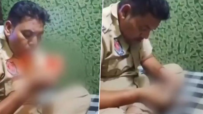 Cop Caught Consuming Drugs: पंजाब के होशियारपुर में सुरक्षा ड्यूटी के दौरान ड्रग्स लेते पकड़ा गया पुलिसकर्मी, देखें वीडियो