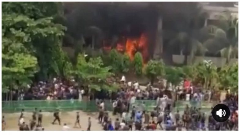 Bangladesh Plane Crash: बांग्लादेश में विमान हादसा, एयरफोर्स का F-7 ट्रेनर प्लेन क्रैश होकर कॉलेज पर गिरा; धू-धू कर जला  (Watch Video)