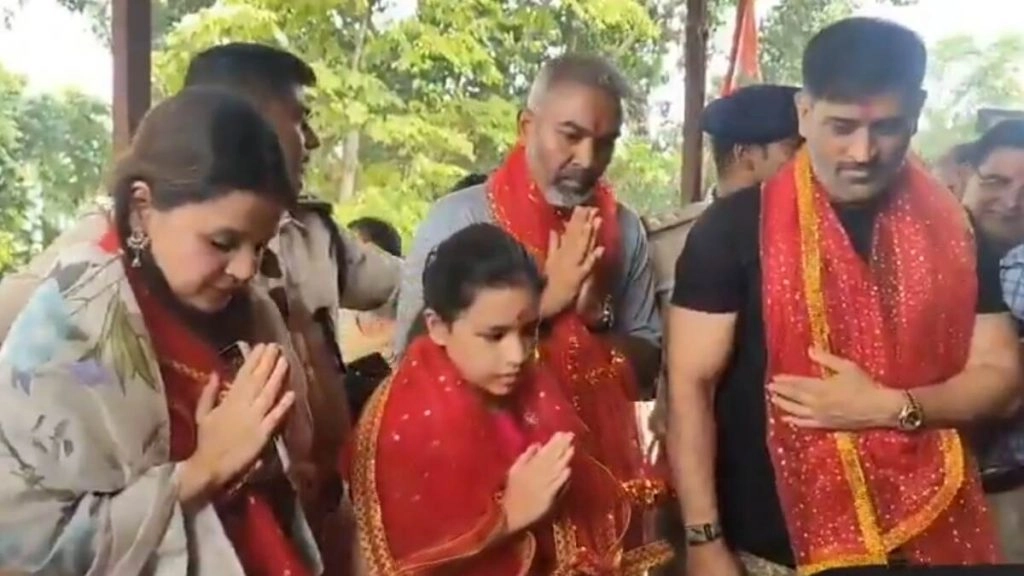 MS धोनी की पत्नी Sakshi Dhoni ने हर की पौड़ी में लगाई आस्था की डुबकी