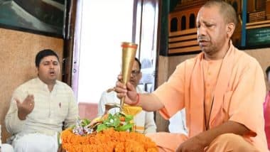 Sawan 2025 Video: सावन के पहले दिन सीएम योगी ने गोरखनाथ मंदिर में किया रुद्राभिषेक, प्रदेश के समृद्धि की कामना की
