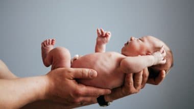 Lazarus Syndrome: महाराष्ट्र में 'मृत' बच्चा 24 घंटे बाद हुआ जिंदा, जानें दफनाने से पहले कैसे हुआ ये अनोखा चमत्कार! Lazarus Syndrome: महाराष्ट्र में 'मृत' बच्चा 24 घंटे बाद हुआ जिंदा, जानें दफनाने से पहले कैसे हुआ ये अनोखा चमत्कार!