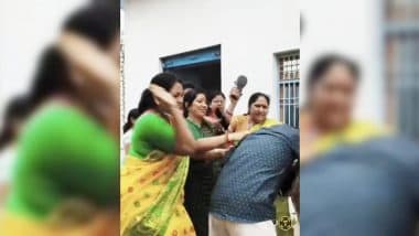 Viral Video: आगरा में BJP कार्यकर्ता को महिलाओं ने चप्पलों से पीटा, अश्लील वीडियो भेजने पर सिखाया सबक