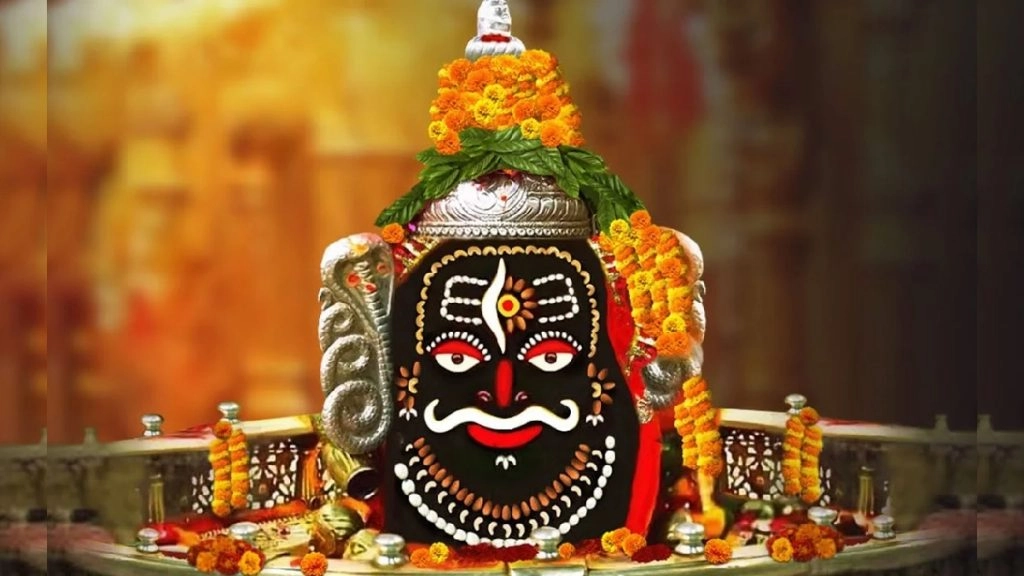 भस्म आरती में बाबा महाकाल का अद्भुत श्रृंगार, खुले त्रिनेत्रों के साथ दिए भक्तों को दर्शन