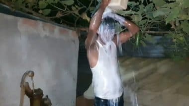VIDEO: अनोखा जश्न! बार-बार भागने वाली पत्नी से मिला छुटकारा! तलाक की खुशी में दूध से नहाया शख्स VIDEO: अनोखा जश्न! बार-बार भागने वाली पत्नी से मिला छुटकारा! तलाक की खुशी में दूध से नहाया शख्स