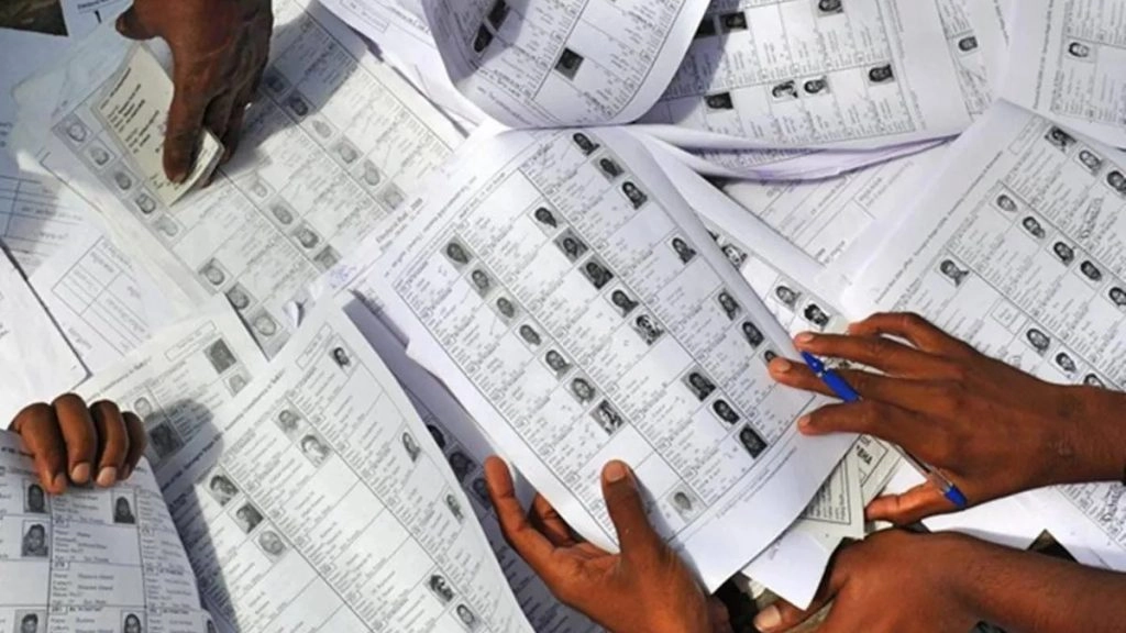 मतदाताओं के लिए यह ज़रूरी है कि वे मतदान से पहले यह सुनिश्चित कर लें कि उनका नाम मतदाता सूची (Electoral Roll) में मौजूद है या नहीं