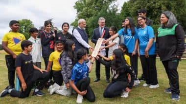 PM Modi Gifts Team India's Signed Bat: पीएम मोदी ने बकिंघमशायर स्ट्रीट क्रिकेट हब्स के युवा खिलाड़ियों को भेंट किया 2024 टी20 वर्ल्ड कप विजेता भारतीय टीम के ऑटोग्राफ वाला बैट