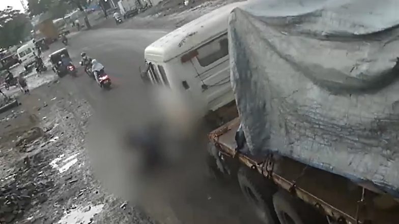 Pune Bike Accident: पुणे में दर्दनाक हादसा, बाइक फिसलने से ट्रेलर के नीचे आने से युवक की मौत, 3 महीने पहले हुई थी शादी; देखें एक्सीडेंट का दर्दनाक VIDEO