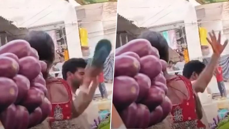 Nawada News:  बिहार के नवादा में सब्जी खरीदते समय विक्रेता ने महिला से मांगा मोबाइल नंबर, बीच बाजार सरेआम चप्पल से पीटा गया; देखें VIDEO