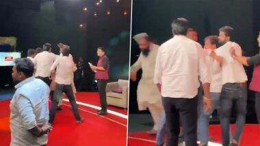 मौलाना साजिद रशीदी को लाइव शो में पड़े थप्पड़; डिंपल यादव पर आपत्तिजनक टिप्पणी से भड़के सपा कार्यकर्ता; VIDEO मौलाना साजिद रशीदी को लाइव शो में पड़े थप्पड़; डिंपल यादव पर आपत्तिजनक टिप्पणी से भड़के सपा कार्यकर्ता; VIDEO