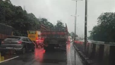 पुणे-मुंबई एक्सप्रेसवे पर 'बोर घाट' में लैंडस्लाइड से भारी जाम; गाड़ियों की लंबी कतारें, देखें तस्वीरें और वीडियो