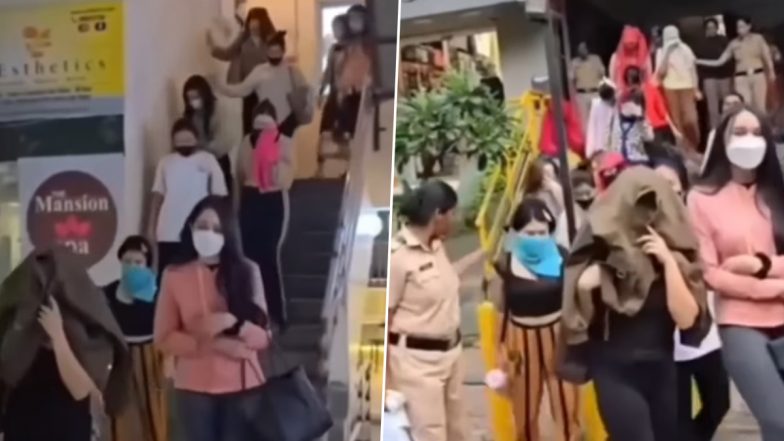 Pune Spa Raid: पुणे पुलिस की बड़ी कार्रवाई, स्पा सेंटर्स पर छापेमारी कर 18 महिलाओं को देह व्यापार रैकेट से मुक्त कराया; VIDEO