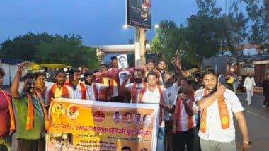 महाराष्ट्र में हिंदीभाषियों पर हमले के खिलाफ आगरा में भड़का गुस्सा, उद्धव और राज ठाकरे के पुतले फूंके