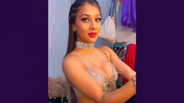 Namrata Malla Hot Dance Video: नम्रता मल्ला ने 'लाल घाघरा' पर दिखाए कमाल के एक्सप्रेशन तो त्रिशा कर ने 'झुलनी' पर लगाए ठुमके