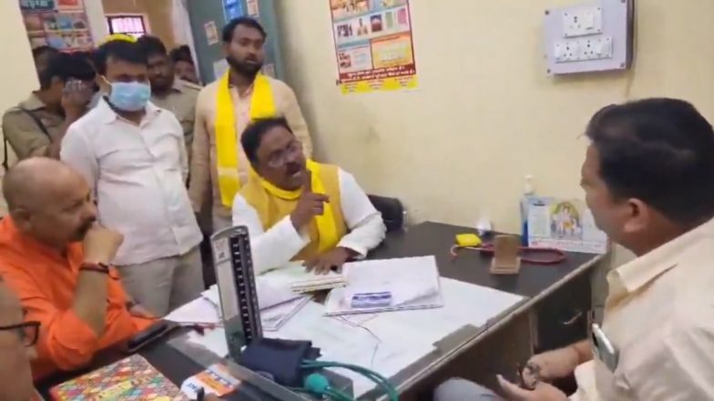 Ghazipur: 'मुंह में गुटखा भरकर मुझसे बात करोगे.. ओम प्रकाश राजभर की पार्टी के MLA ने डॉक्टर को जमकर फटकार लगाई, गाजीपुर का VIDEO आया सामने