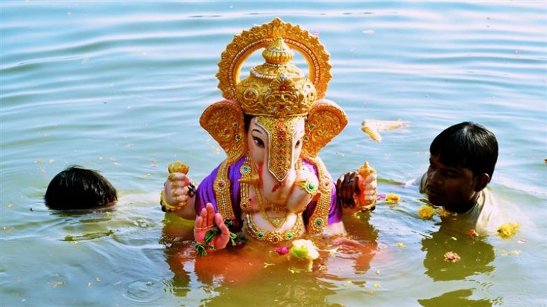 Ganesh Visarjan 2025 Schedule: डेढ़ दिन की गणपति का इस दिन होगा विसर्जन, यहां देखें शुभ मुहूर्त और पूजा विधि