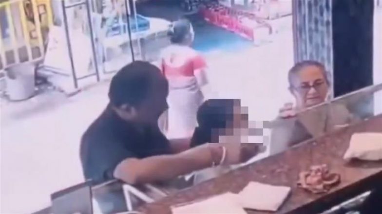 Hooghly Shocker: शर्मनाक! मिठाई की दुकान में अधेड़ ने नाबालिग छात्रा को किया Kiss, मुंह में डाली उंगली; छेड़छाड़ की घटना CCTV में कैद