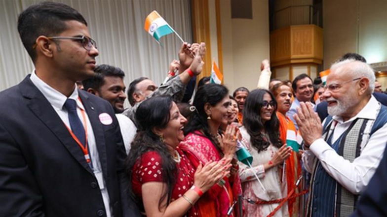 PM Modi Japan Visit: प्रधानमंत्री मोदी ने प्रवासी भारतीयों से की मुलाकात, हाथ जोड़कर अभिवादन किया स्वीकार