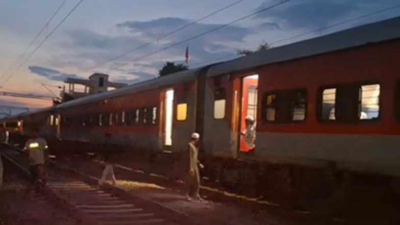 New Delhi-Darbhanga Express Train Fire: इटावा में आनंद बिहार से दरभंगा जाने वाली अमृत भारत ट्रेन में आग की सूचना से हड़कंप