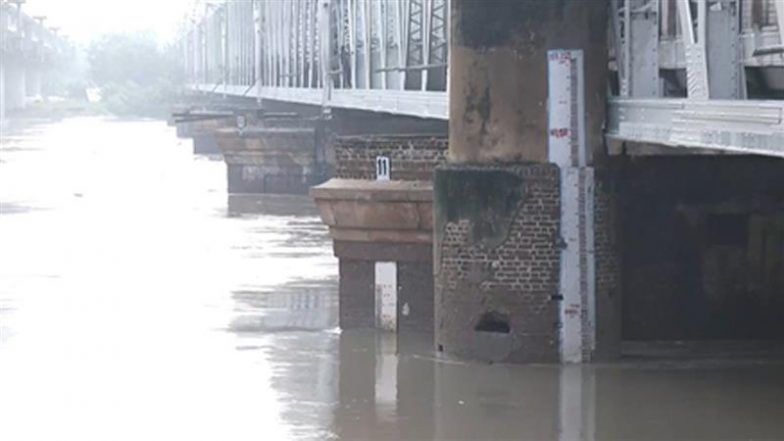 Delhi: दिल्ली में यमुना का जलस्तर खतरे के निशान के करीब, प्रशासन अलर्ट मोड पर